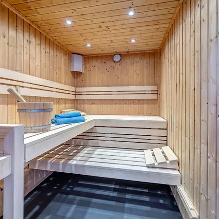 Maarten Mit Sauna Zempin